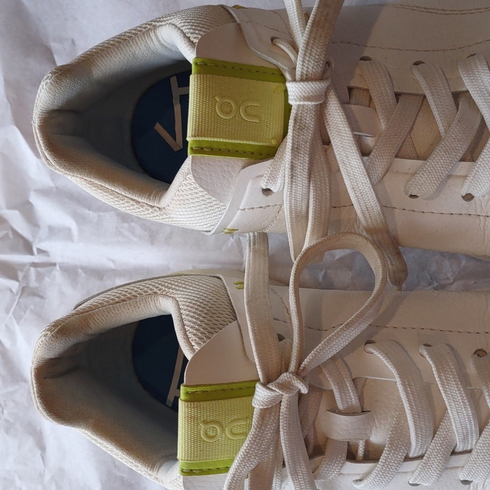 On Woman's The Rogers Center Court 2. White Sneakers with Green Accent - Picture 2 of 7